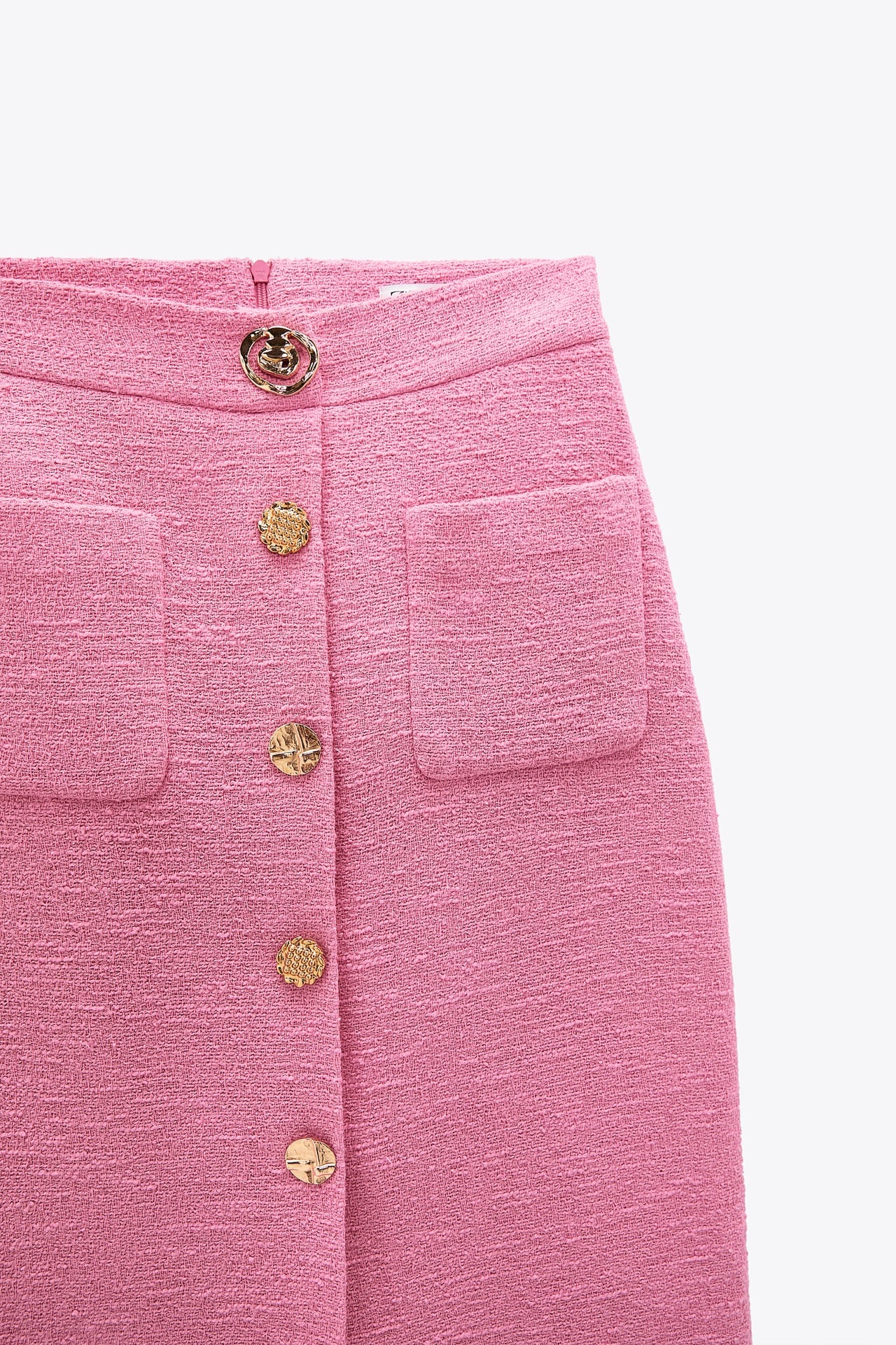 Zara tiene una versi&oacute;n m&aacute;s femenina y barata del traje rosa de Letizia