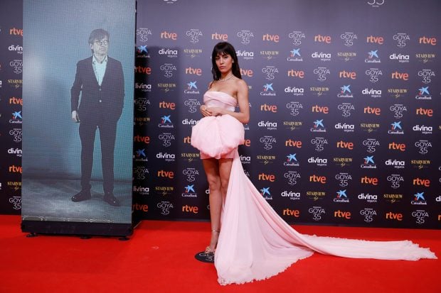 Hiba Abouk con un espectacular vestido rosa pastel en los premios Goya 2021./Gtres