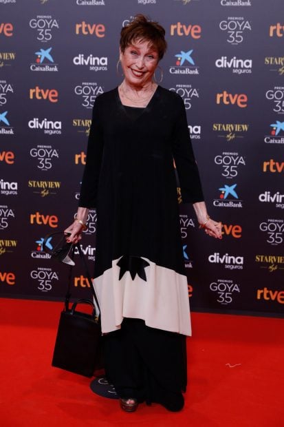 Veronica Forqu&eacute; con un vestido t&uacute;nica negro y blanco /Gtres