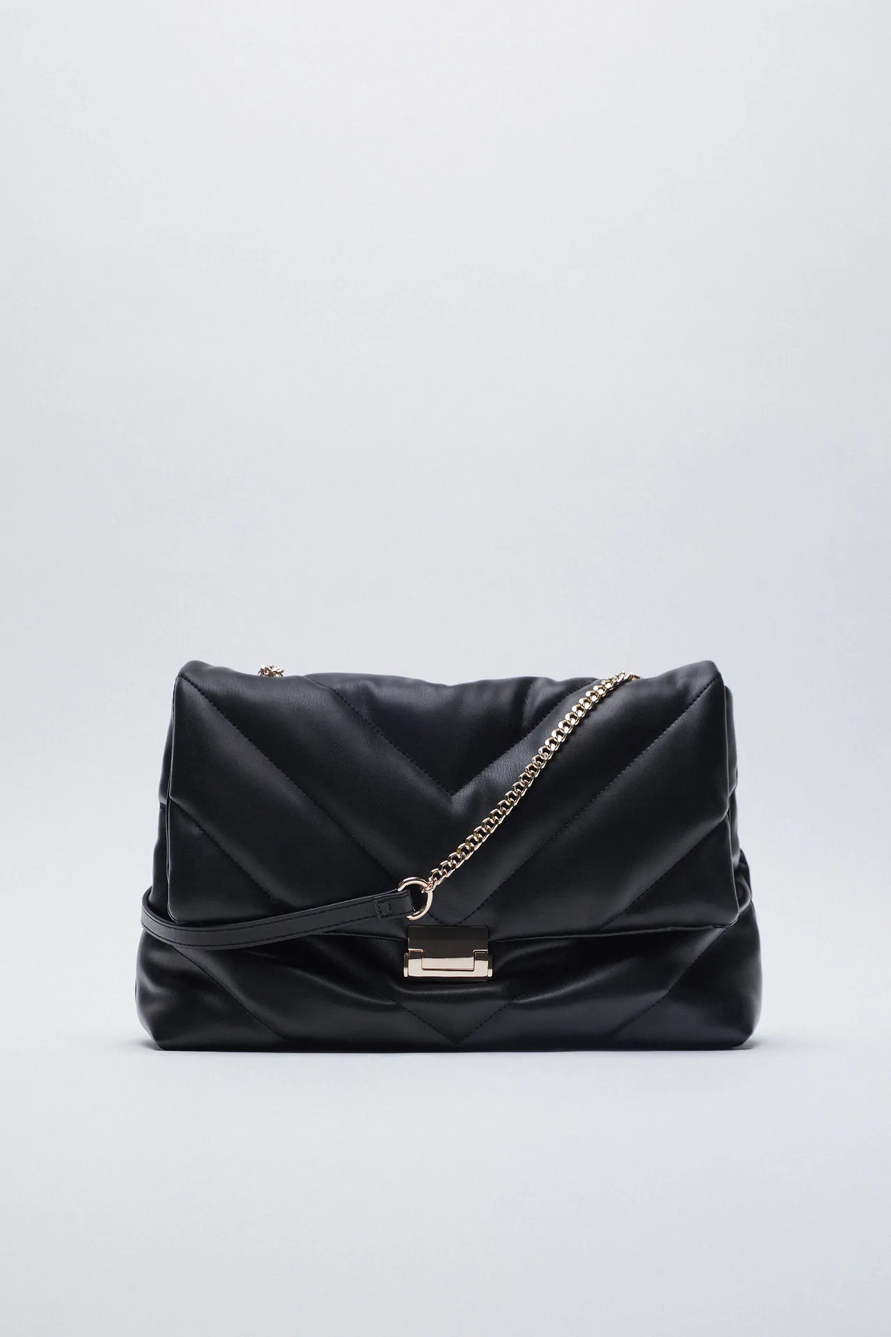 Zara crea un clon del bolso acolchado m&aacute;s vendido de YSL de 1.600 euros 