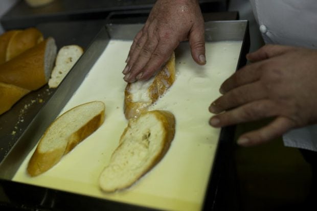Para hacer torrijas se necesitan rebanabadas de pan./Gtres