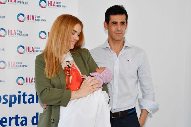 Beatriz Trapote y V&iacute;ctor Janeiro presentan a su hija / Gtres