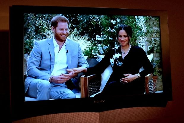 Meghan Markle y el pr&iacute;ncipe Harry durante la entrevista con Oprah Winfrey./Gtres
