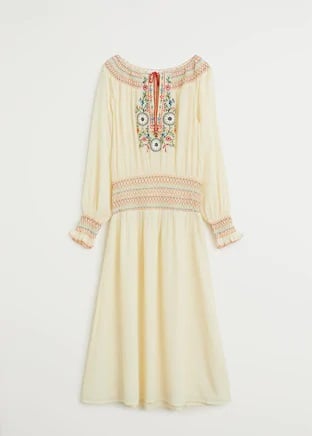 Vuelve el vestido de Mango Outlet que hace tipazo y est&aacute; de oferta