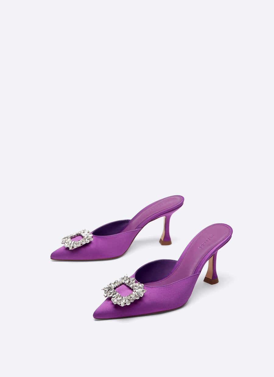 Uterq&uuml;e clona los zapatos joya de Manolo Blahnik que llevaba Carrie Bradshaw