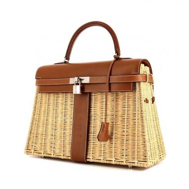 El ic&oacute;nico bolso de Herm&egrave;s de 20.000 euros se vende en Mango por 39,95