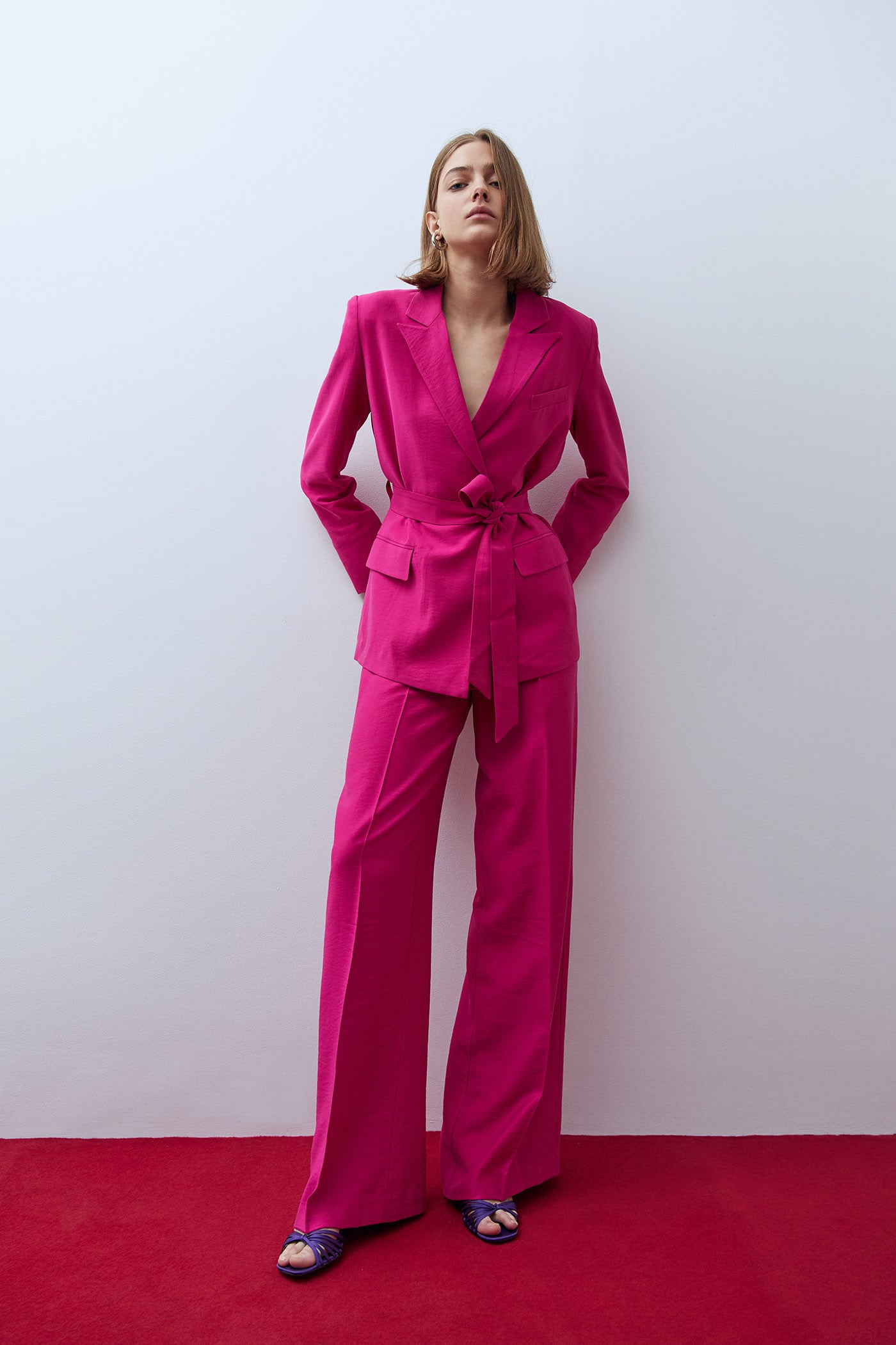 El traje rosa low cost con el que ha hecho historia Roc&iacute;o Carrasco es de Sfera