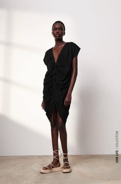 Vestido frunce de Zara./Zara