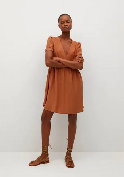 Vestido color teja de Mango./Mango