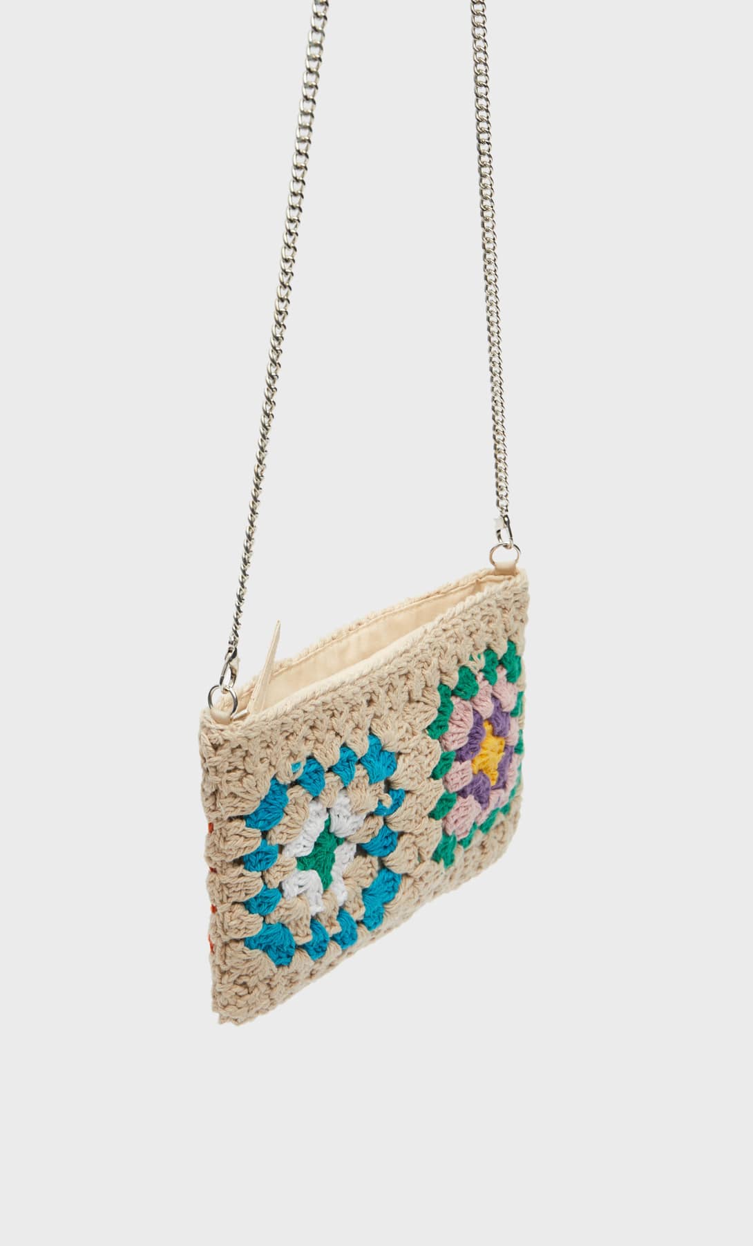 La bandolera de crochet que ser&aacute; tendencia esta primavera 2021 es de Stradivarius