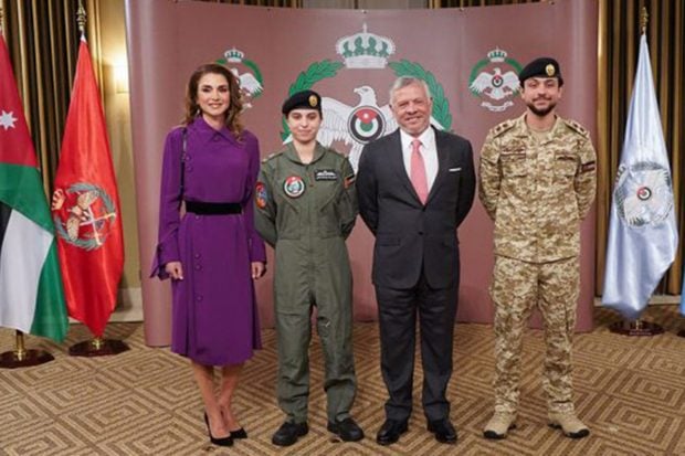Rania de Jordania y el rey Abdal&aacute; II junto a sus hijos en una imagen de archivo./Gtres