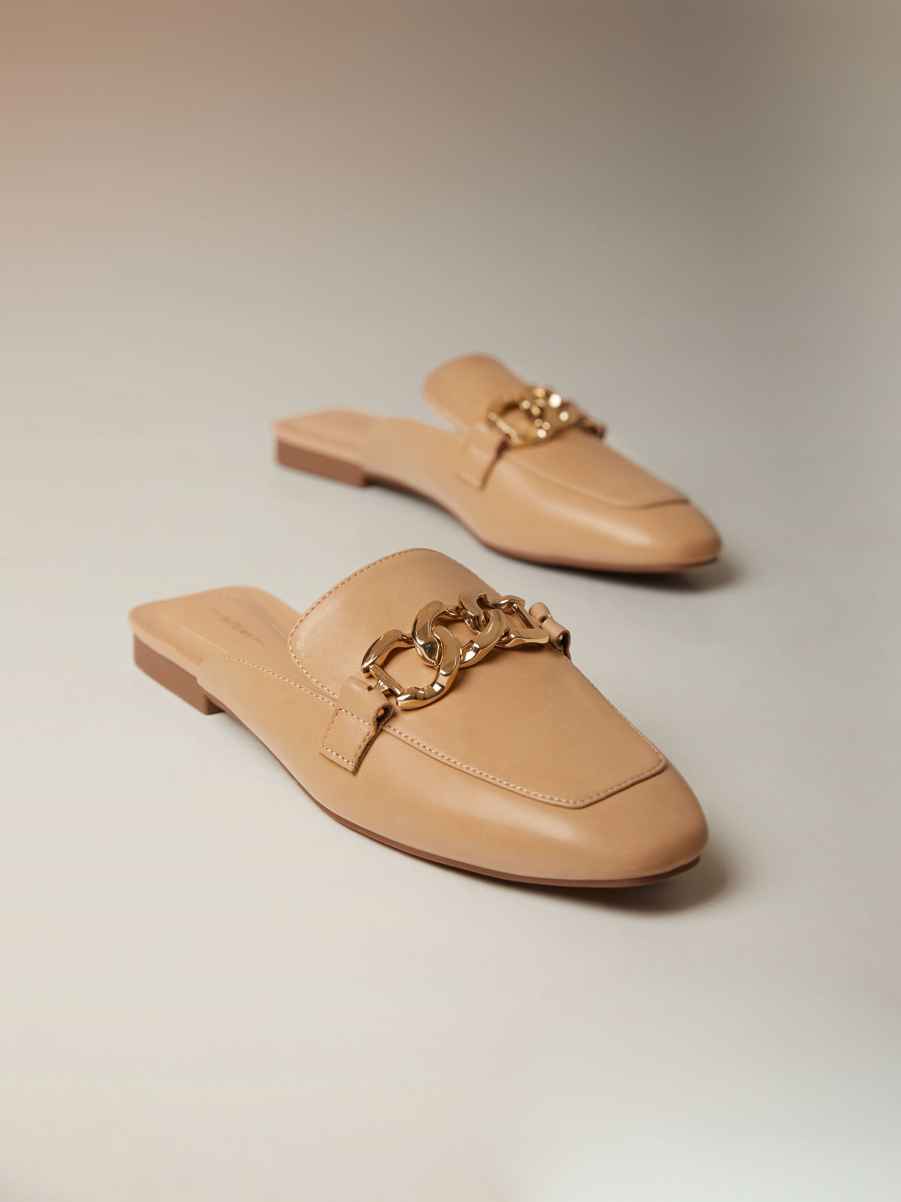 Los mocasines m&aacute;s baratos, bonitos y c&oacute;modos de esta temporada son de Lefties