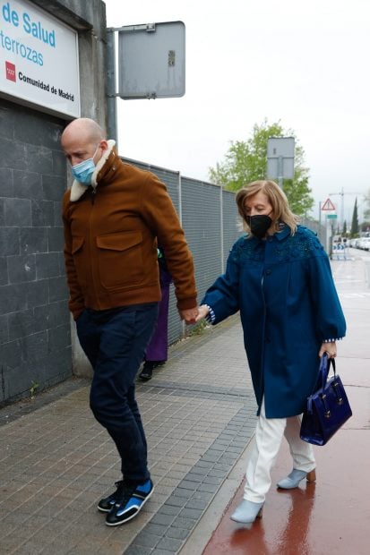 Mar&iacute;a Teresa Campos acude al centro de salud para ponerse la primera dosis de la vacuna contra el coronavirus./Gtres
