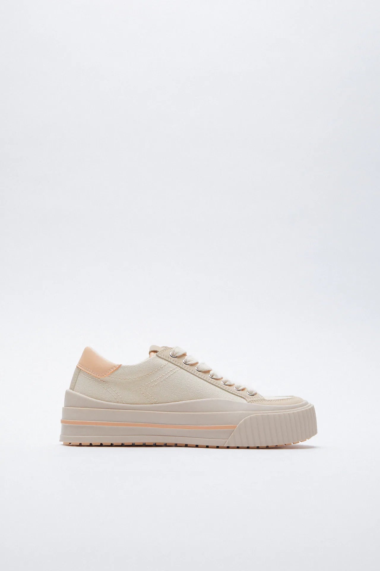 Zara clona las zapatillas deportivas de Prada de 650 euros