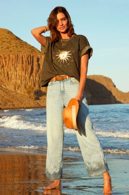 Sara Carbonero ejerce de modelo de algunos de los dise&ntilde;os de la nueva colecci&oacute;n / Slowlove