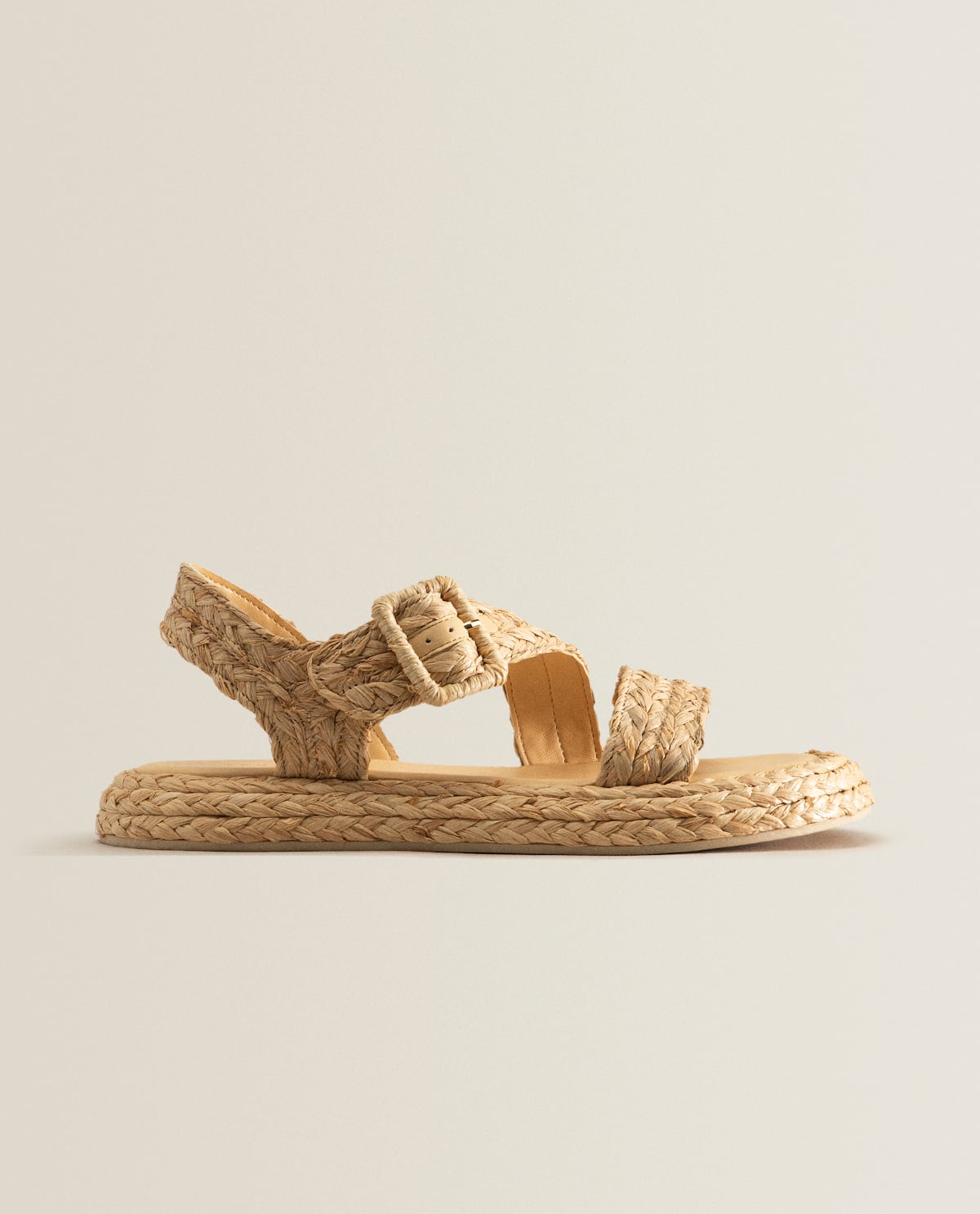 Zara Home vende las sandalias de rafia de Dior que te encantan o las odias