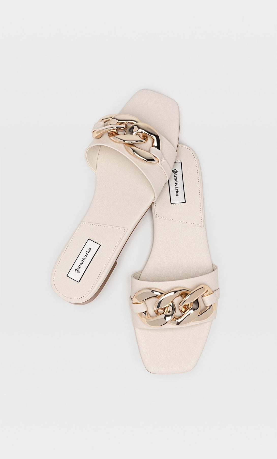 Estas son las sandalias planas de Stradivarius inspiradas en Gucci