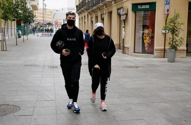 Flores y su novio, Manuel Bedmar, en M&aacute;laga / Gtres