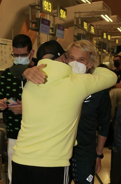 Kiko Rivera y Jes&uacute;s Calleja se han abrazado en Barajas / Gtres