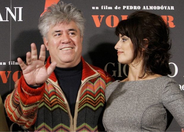 Almod&oacute;var y Pen&eacute;lope, en la promoci&oacute;n de 'Volver' / Gtres