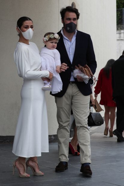 Elena Tablada y Javier Ungr&iacute;a celebrando el bautizo de la peque&ntilde;a Camila./Gtres