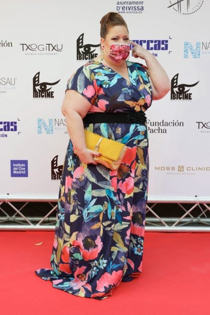 Itziar Castro se ha enfundado en un vestido de estampado floral./Gtres