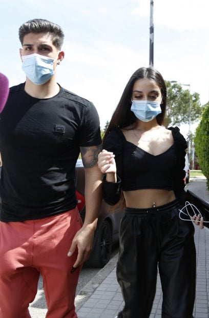 Julia Janeiro junto a su novio Brayan Mejia por las calles de Madrid./Gtres