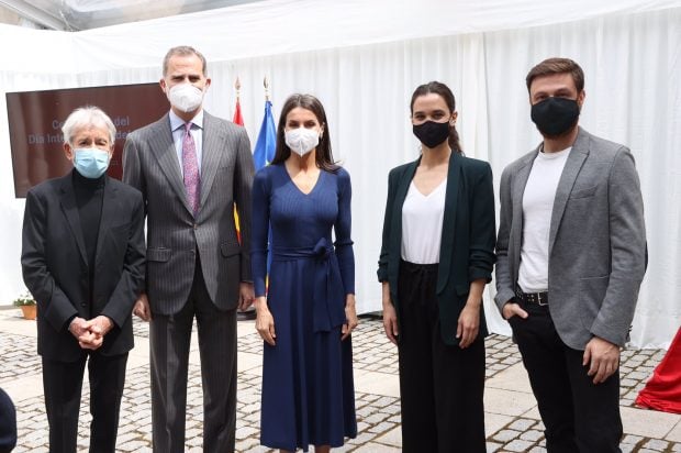 La versi&oacute;n primavera 2021 del vestido de punto de Massimo Dutti de Letizia