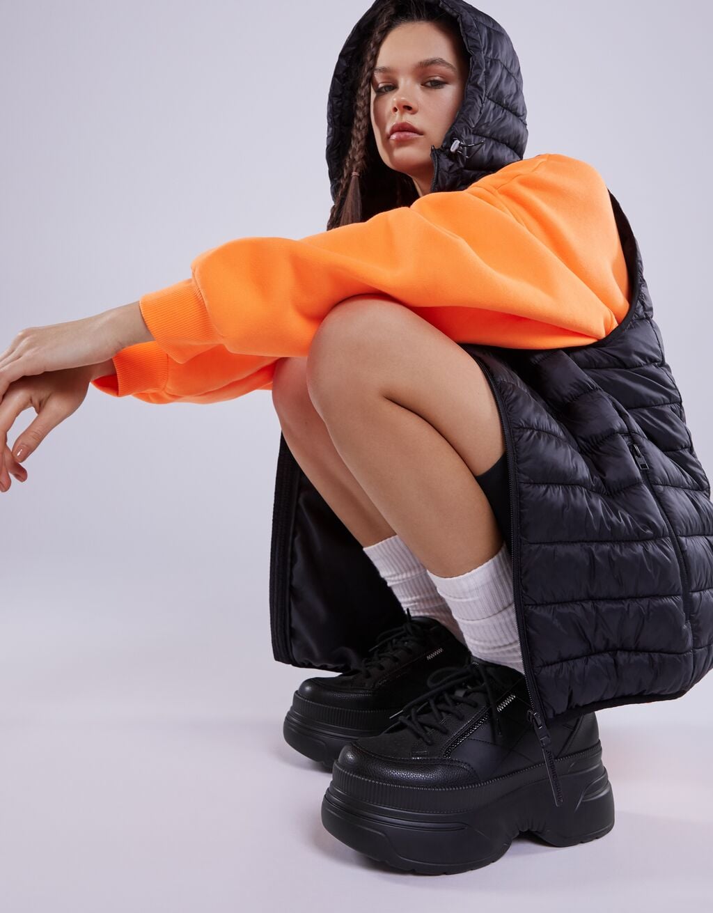 Las zapatillas con plataforma que llevabas en los 90 vuelven a Bershka y est&aacute;n rebajadas