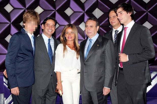 Pedro Trapote, su mujer Bego&ntilde;a Garc&iacute;a Vaquero y cuatro de sus cinco hijos