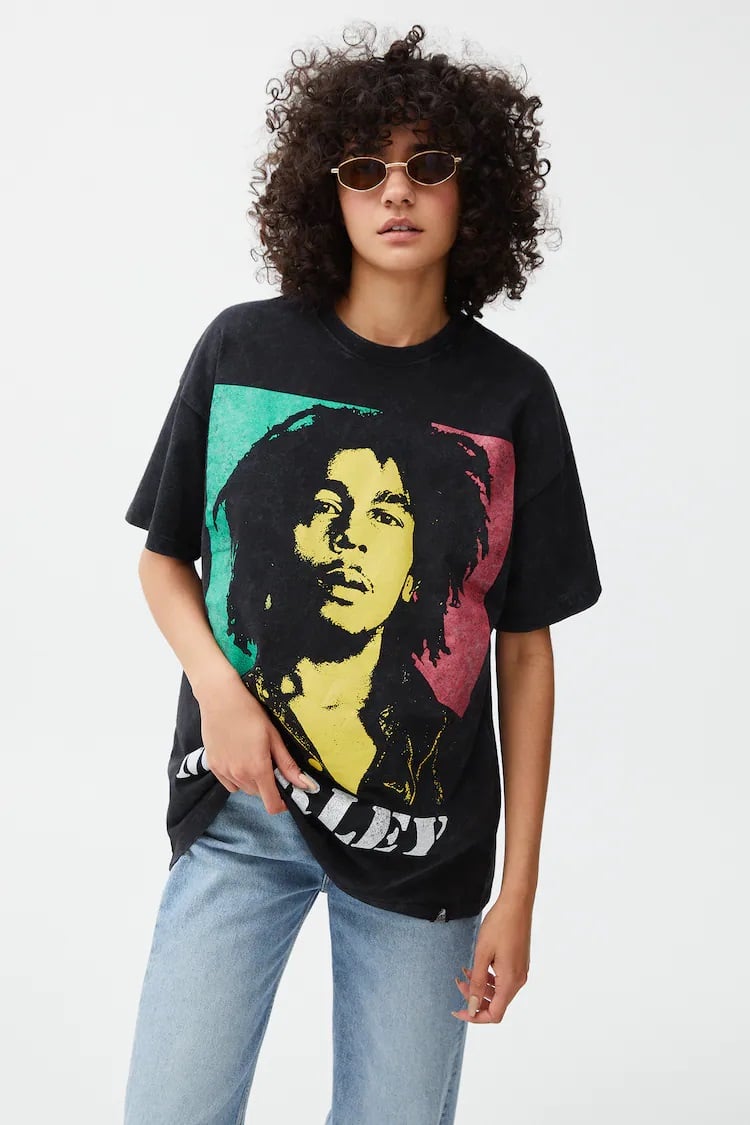 Lo nuevo de Pull&Bear recupera el esp&iacute;ritu de Bob Marley en cada prenda