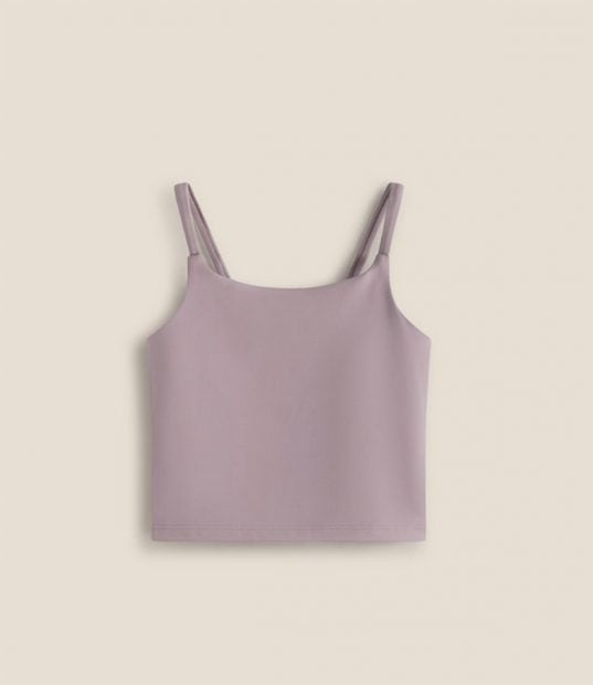 Camiseta de ni&ntilde;a de Oysho que se vende en la p&aacute;gina web en diferentes tonos./Oysho