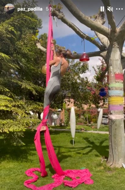 Paz Padilla practicando con cuerdas en su casa de Madrid./Instagram @paz_padilla