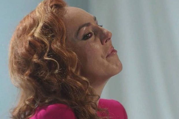 Roc&iacute;o Carrasco entre l&aacute;grimas en su propio documental./Telecinco