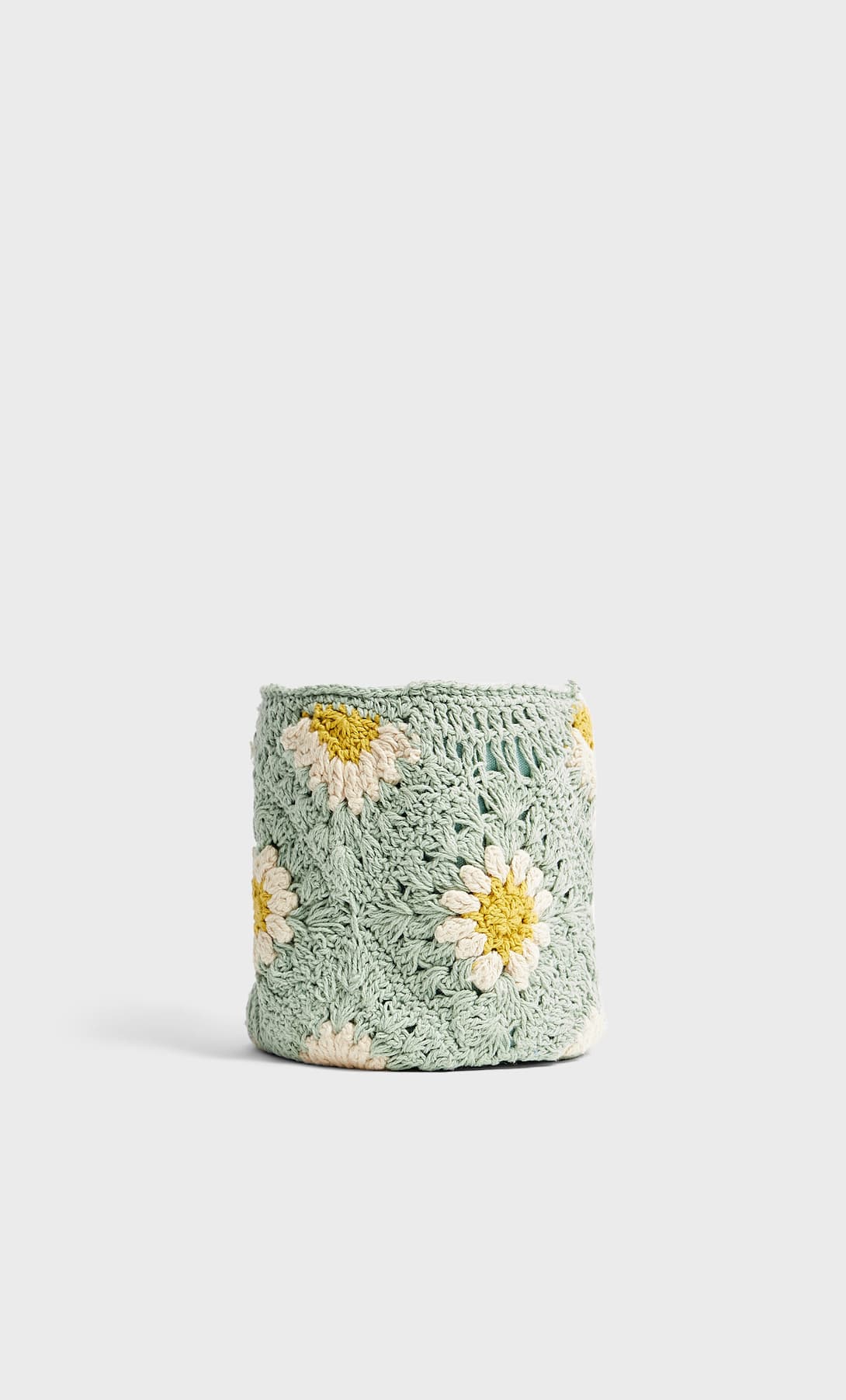 Stradivarius traspasa fronteras llevando el crochet a la decoraci&oacute;n m&aacute;s aut&eacute;ntica