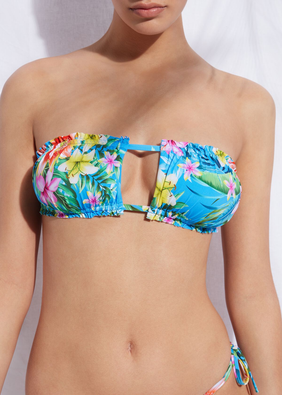 Calzedonia prepara el verano con un modelo de bikini al estilo Kardashian