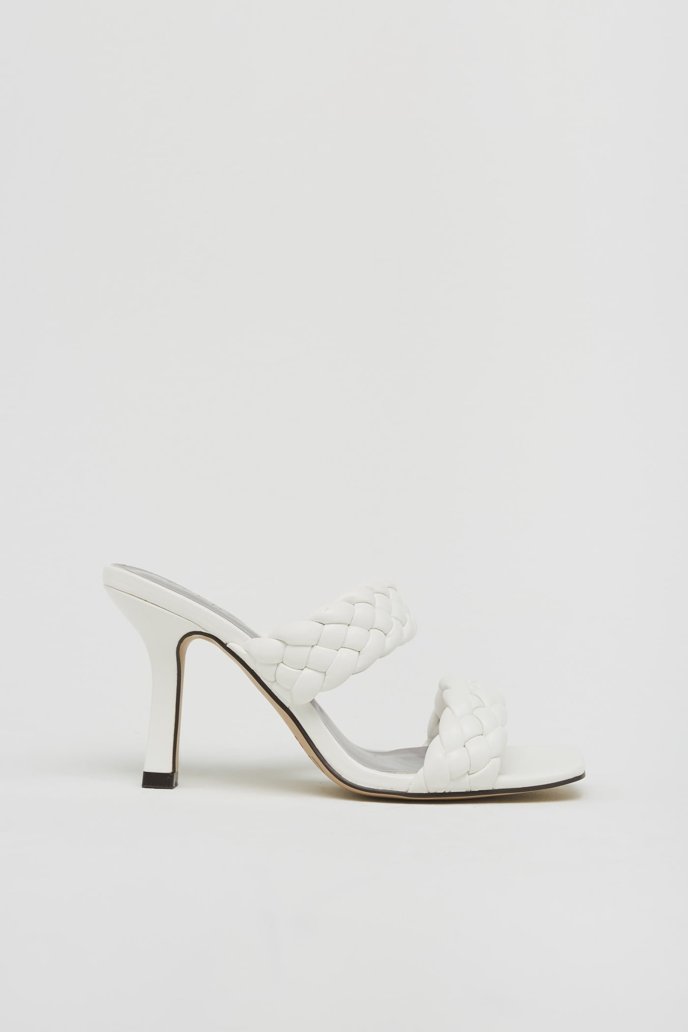 Amor a primera vista sentir&aacute;s por las sandalias de Sfera inspiradas en Bottega Veneta