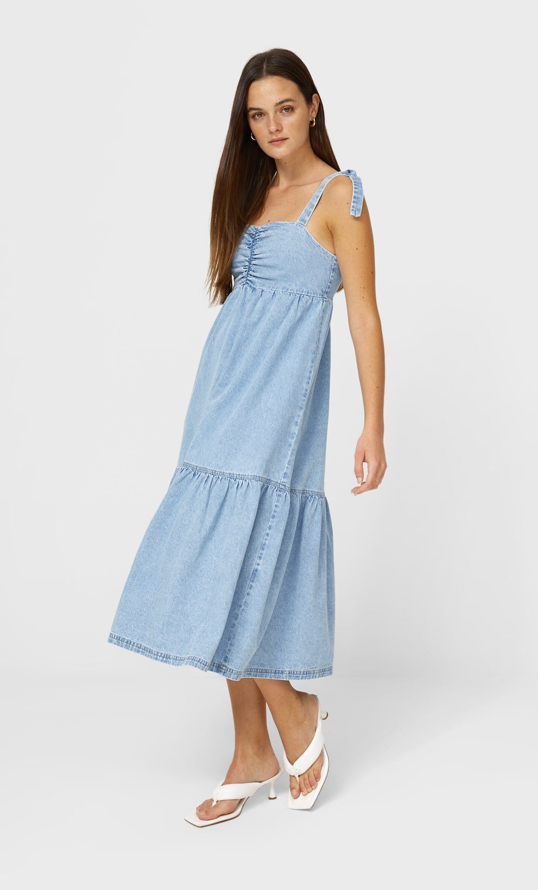 Stradivarius: Estos son los 6 vestidos de su nueva colecci&oacute;n que m&aacute;s estilizan 