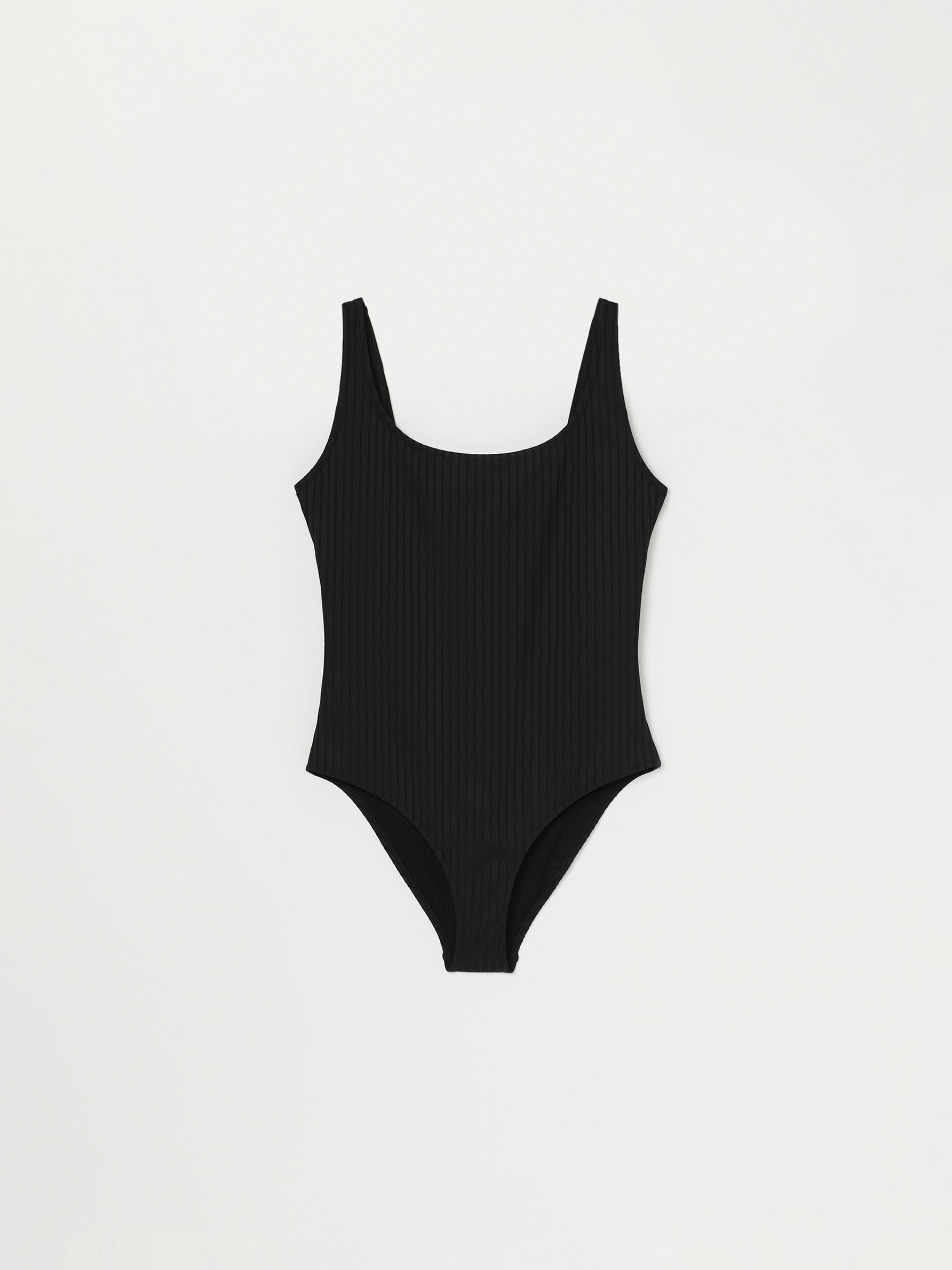 Lefties presenta el ba&ntilde;ador con textura y efecto reductor de 8 euros