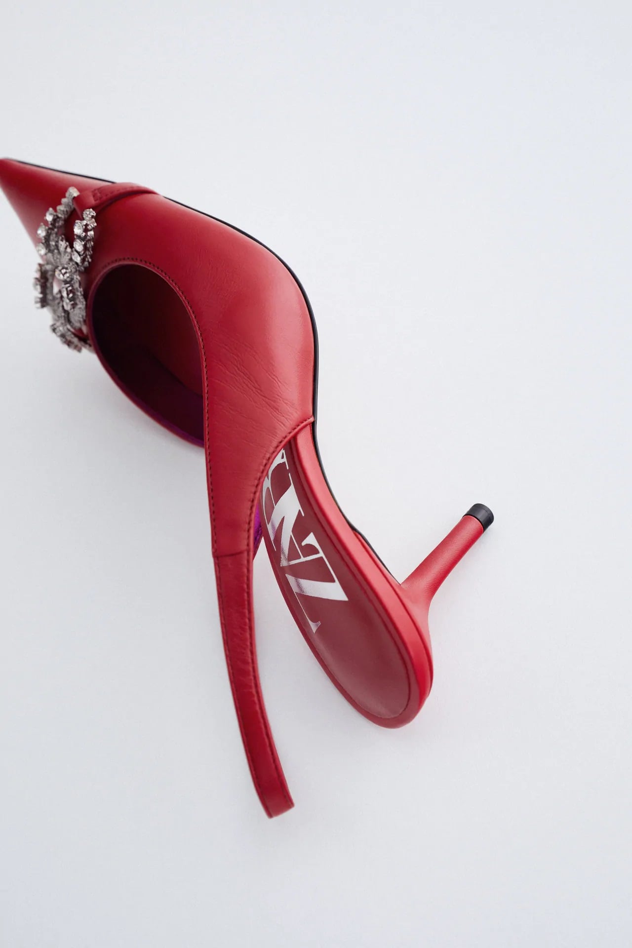 Un &eacute;xito de ventas sin precedentes, los zapatos joya de Zara al m&aacute;s puro estilo Manolo Blahnik
