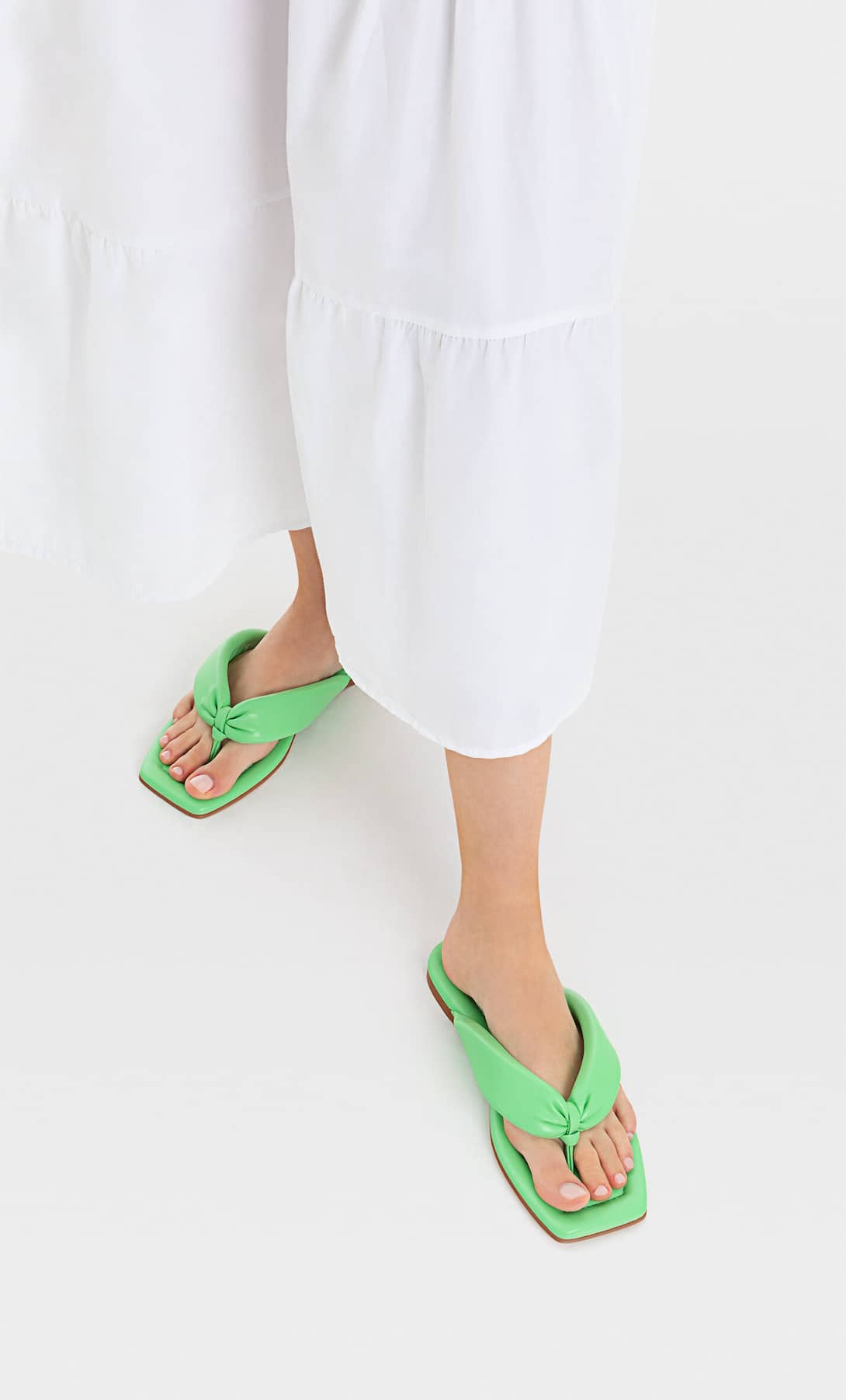Estas son las sandalias planas acolchadas de Stradivarius dignas de una geisha 