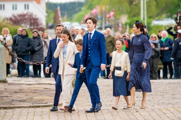 La Familia Real danesa en la confirmaci&oacute;n de Christian de Dinamarca./Gtres