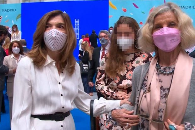 Xandra Falc&oacute;, Isabel Hoyos