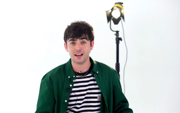 Luc Loren conduce un programa de entrevistas en Youtube./Youtube
