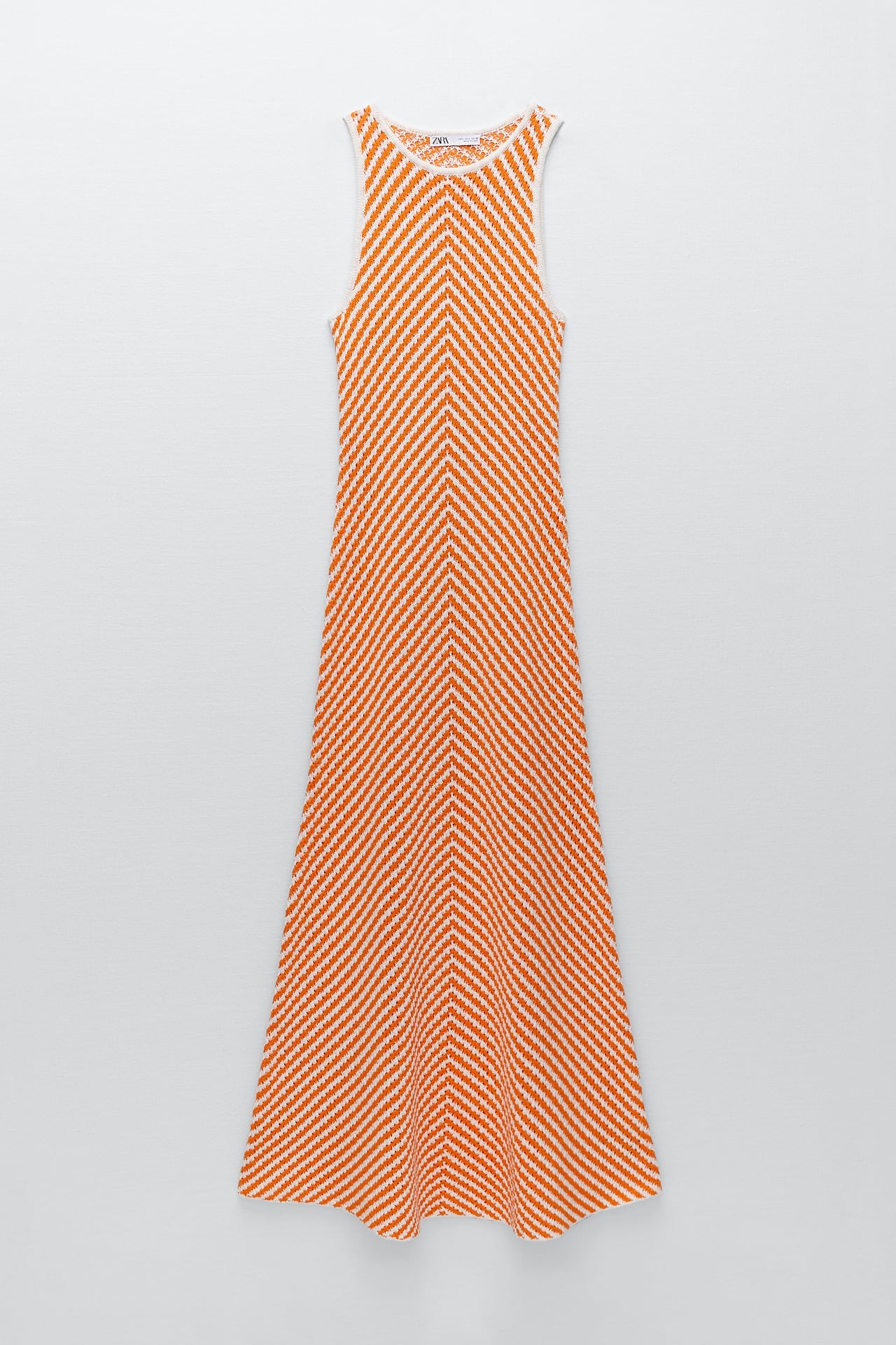 Zara triunfa con el vestido largo de crochet al m&aacute;s puro estilo Diane von Furstenberg