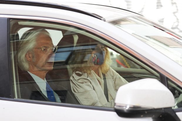 Jacobo Mart&iacute;nez de Irujo e Inka llegando al enlace./Gtres