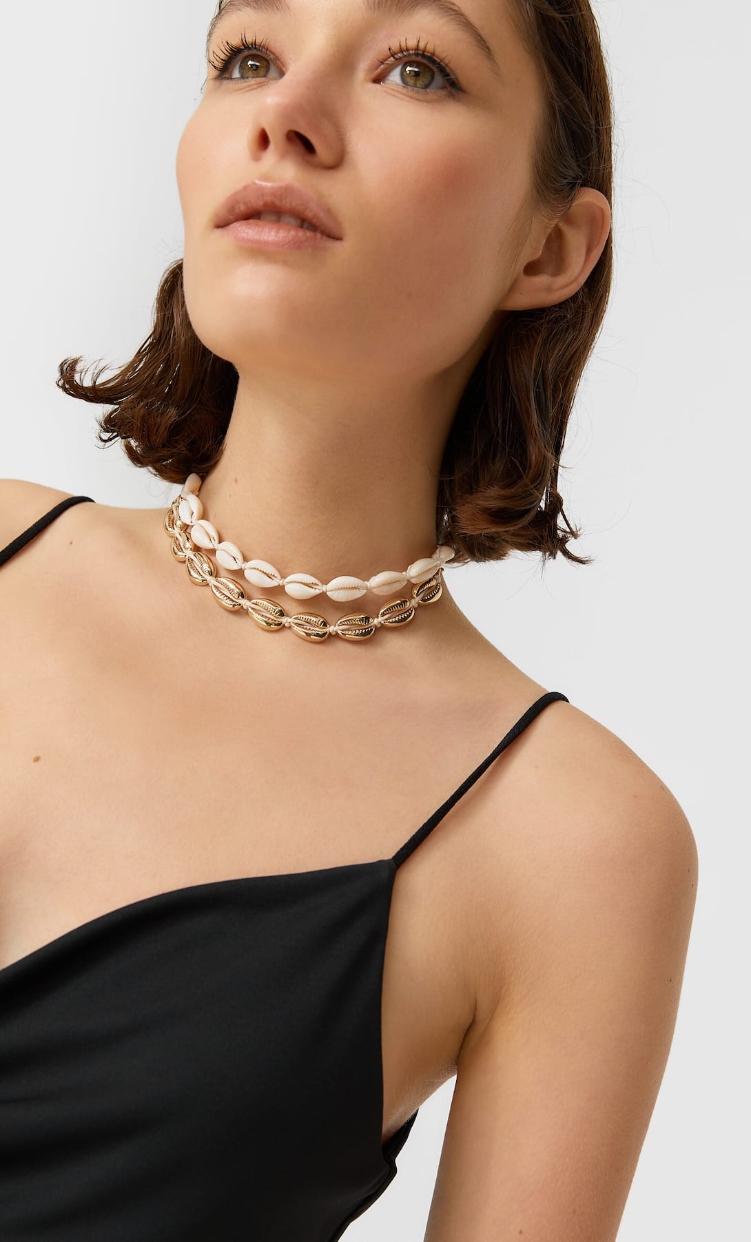 Stradivarius recupera las conchas para crear bisuter&iacute;a milenaria