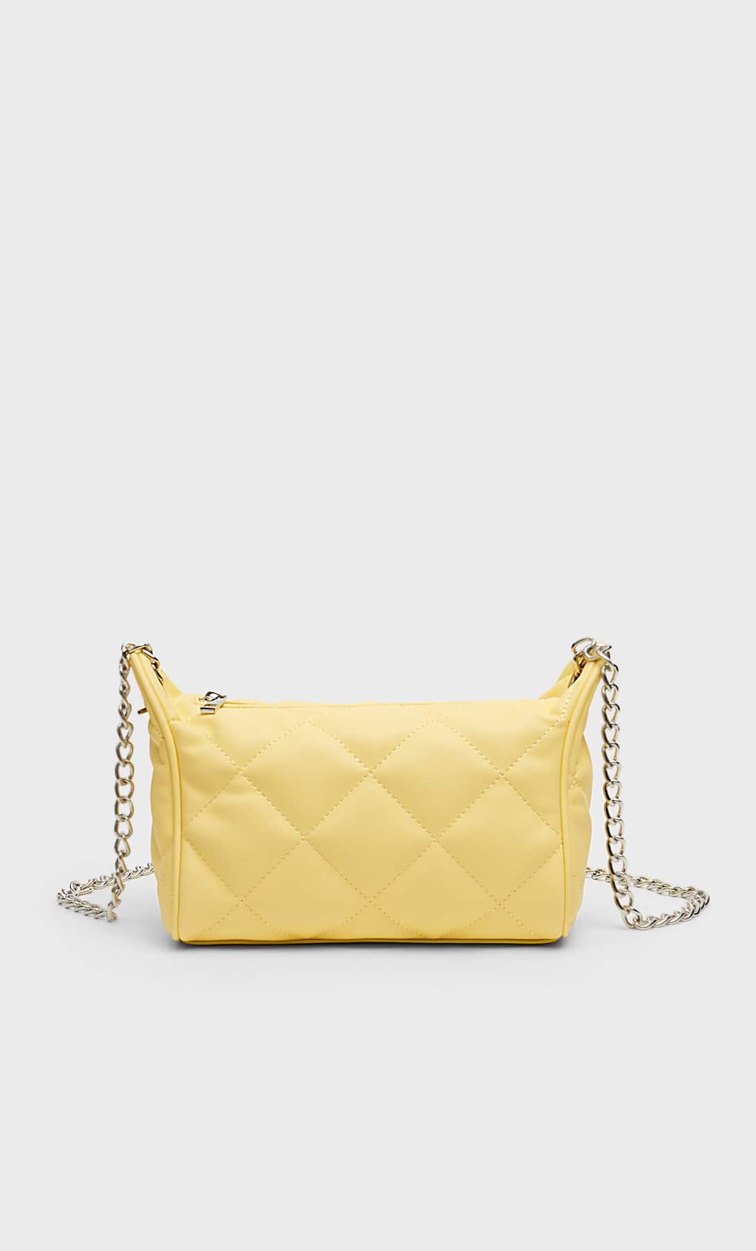 La alternativa low cost de Stradivarius al bolso m&aacute;s viral de la temporada