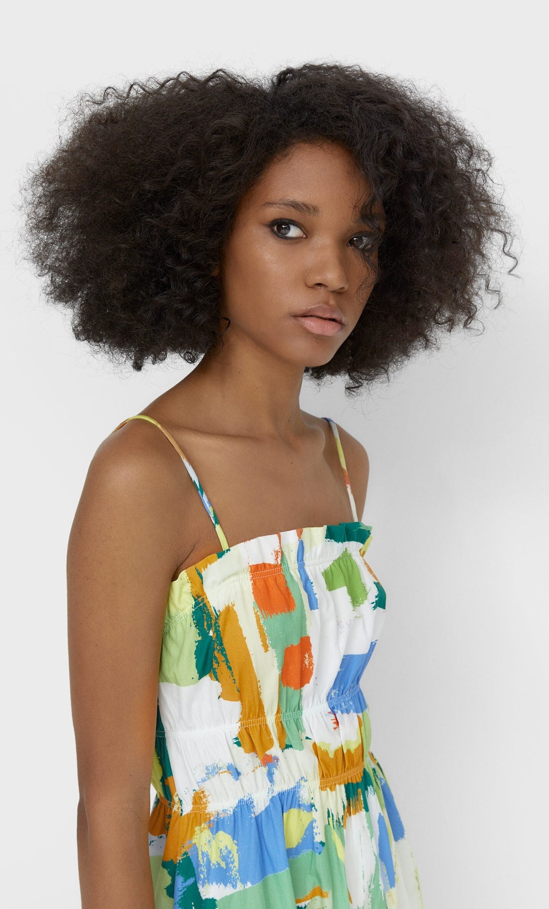 Hippie y chic, as&iacute; es el vestido de estampado pinceladas m&aacute;s bonito de Stradivarius