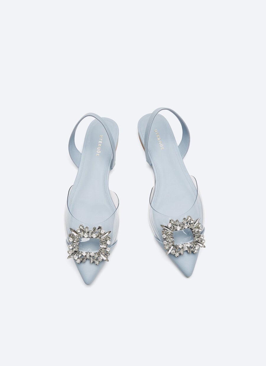 Carrie Bradshaw se baja de los tacones, estos son los Manolo Blahnik planos de Uterq&uuml;e